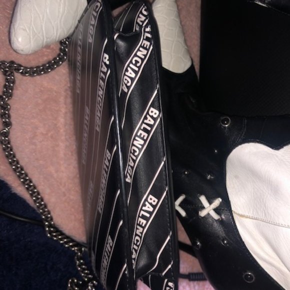 BELENCIAGA CROSS BODY BAG - Picture 2 of 6